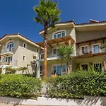 Отель The Small Village 4*