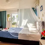 Hotel The Small Village 4*