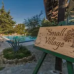 Hotel The Small Village 4*