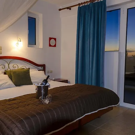 Hotel The Small Village 4*