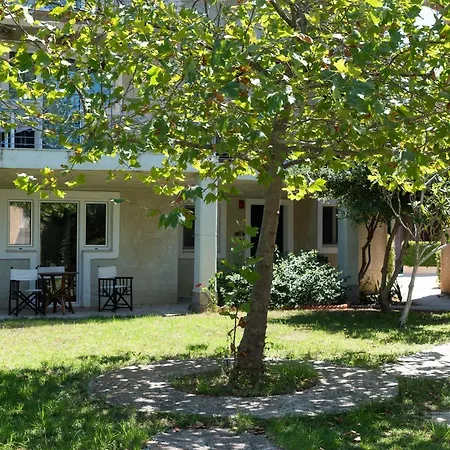 فندق The Small Village