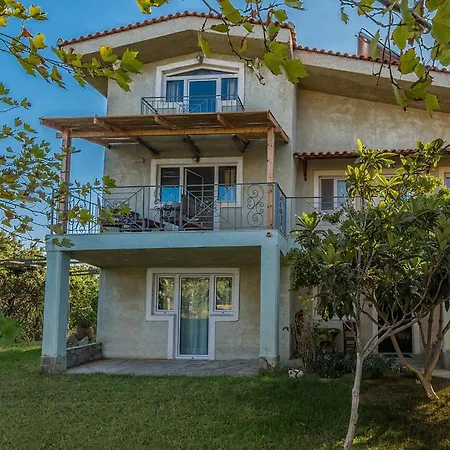 The Small Village ماستيخاري