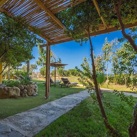 فندق The Small Village 4*