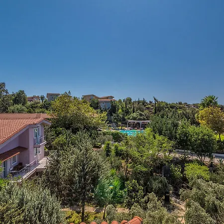 فندق The Small Village