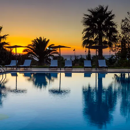 The Small Village فندق