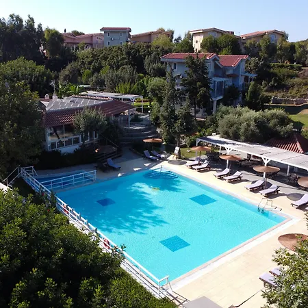 فندق The Small Village 4*