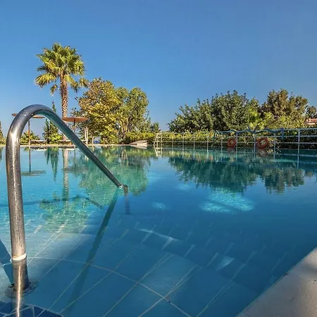 The Small Village ماستيخاري