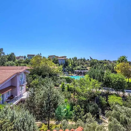 فندق The Small Village