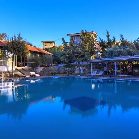 The Small Village ماستيخاري