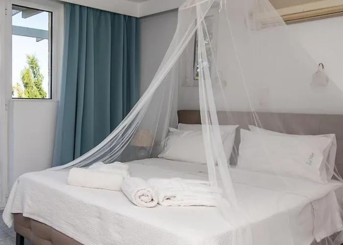 Ξενοδοχείο The Small Village