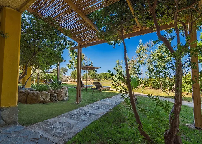 Ξενοδοχείο The Small Village 4*