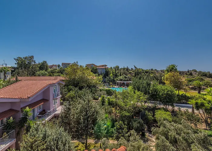 Ξενοδοχείο The Small Village