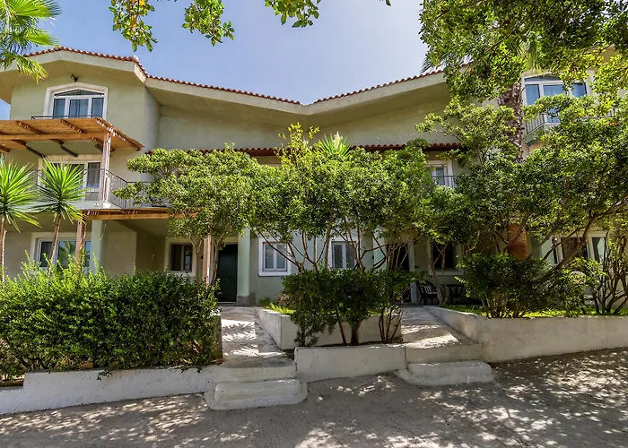 Ξενοδοχείο The Small Village 4*