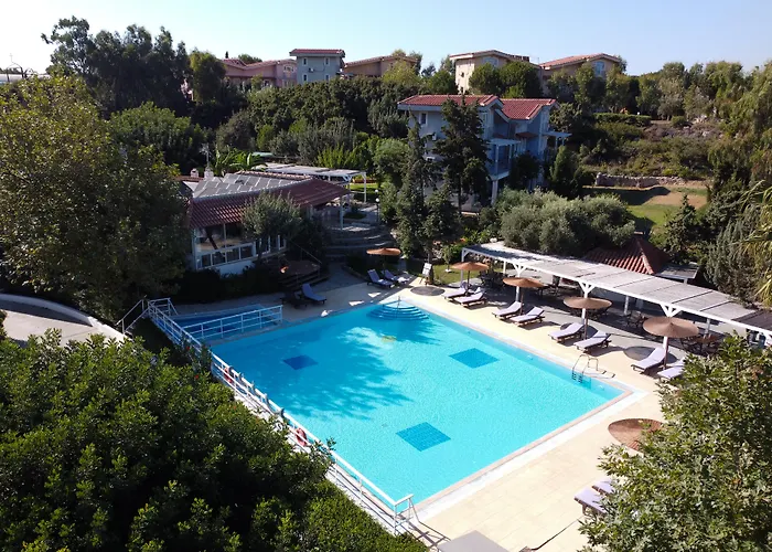 Ξενοδοχείο The Small Village 4*