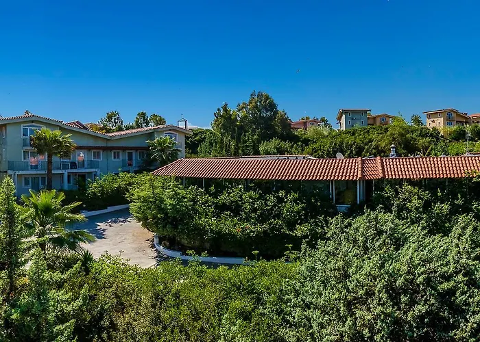 The Small Village Ξενοδοχείο 4*