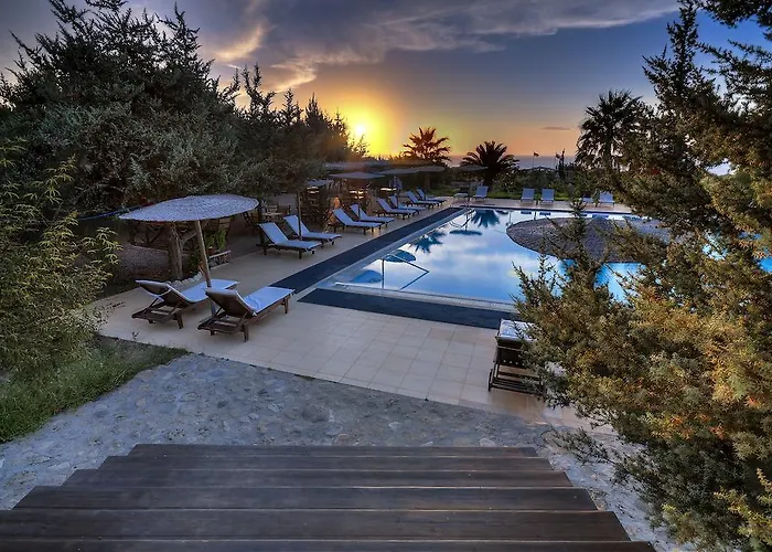 Ξενοδοχείο The Small Village 4*