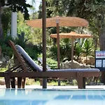 מלון The Small Village