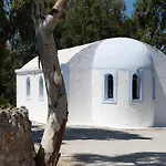 מלון The Small Village מסטיכרי