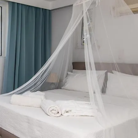 Hotel The Small Village