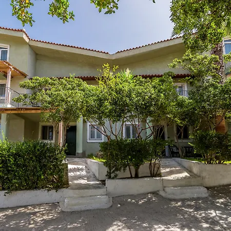 Hotel The Small Village 4*