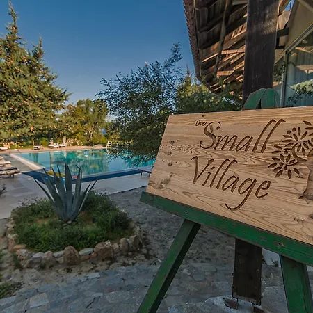 Szálloda The Small Village 4*