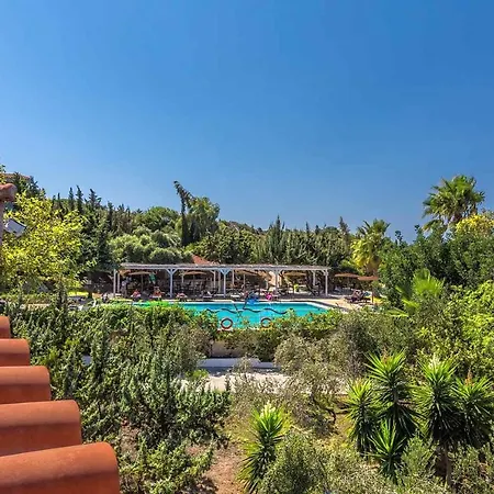 Hotel The Small Village