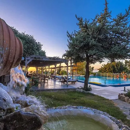 Hotel The Small Village 4*