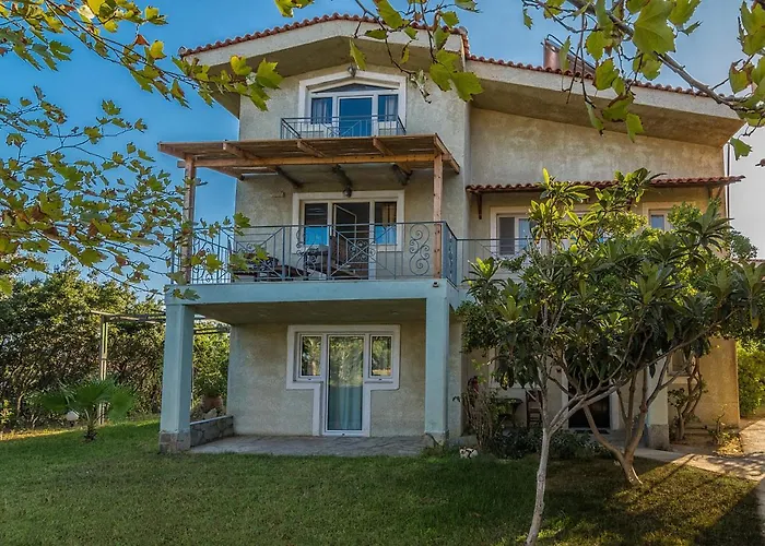 The Small Village מסטיכרי