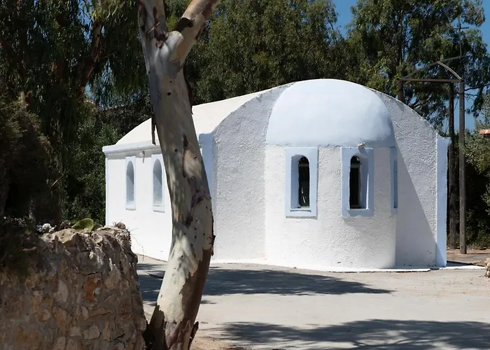 מלון The Small Village מסטיכרי