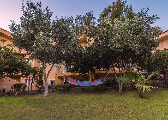 The Small Village מלון