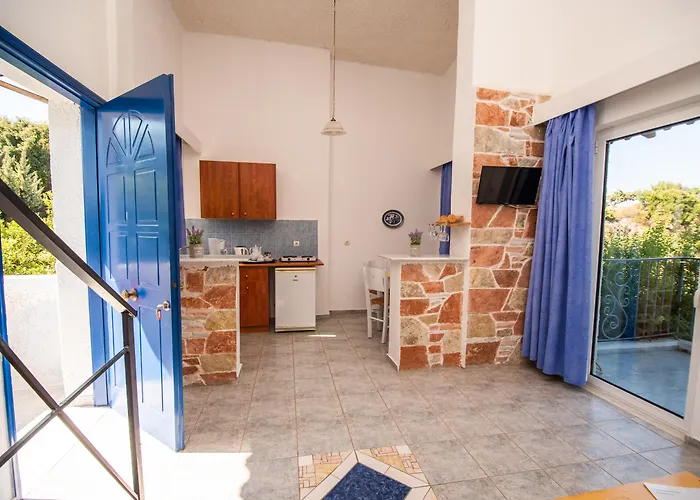 The Small Village 4* מסטיכרי