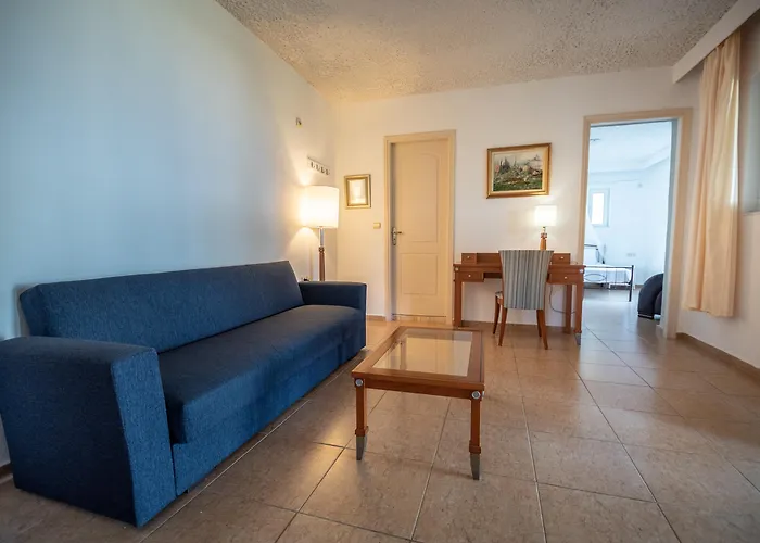 The Small Village מסטיכרי