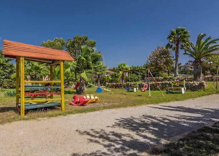 מלון The Small Village מסטיכרי