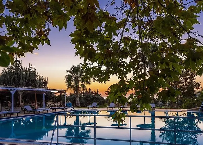 The Small Village מלון 4*