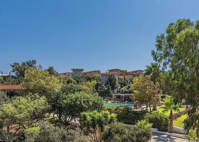 מלון The Small Village מסטיכרי