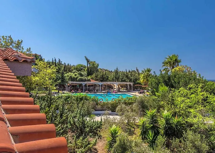 מלון The Small Village