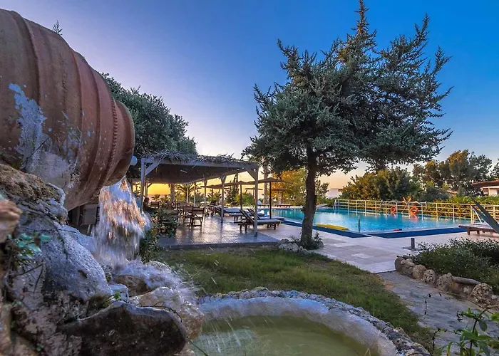 Hotel The Small Village 4*