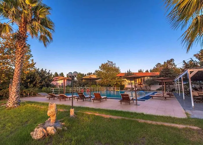 The Small Village 4* מסטיכרי