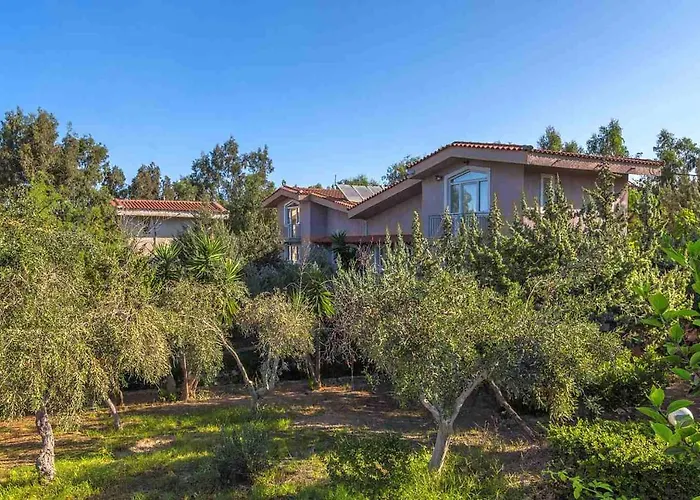 The Small Village מלון