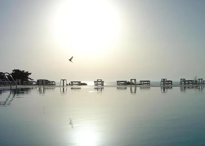 מלון The Small Village מסטיכרי